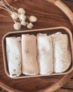 Lot de bavoirs beige fleuries