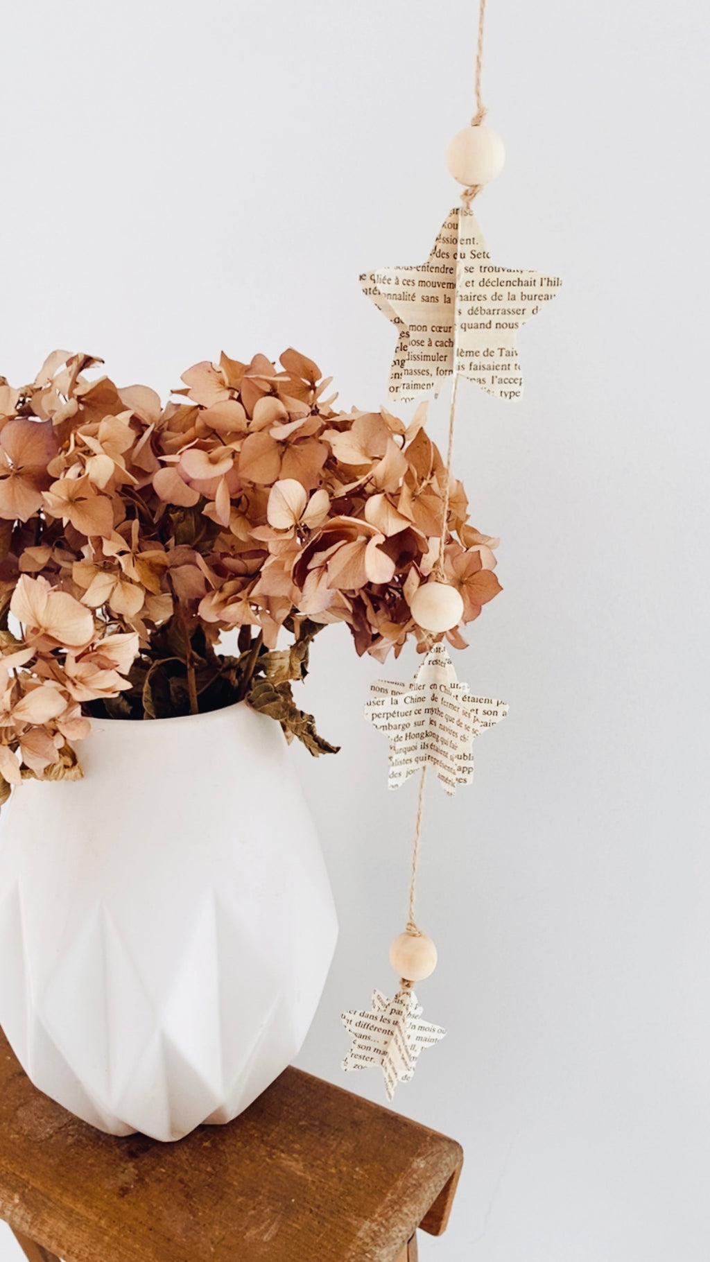 Guirlande d’étoiles en page de vieux livres