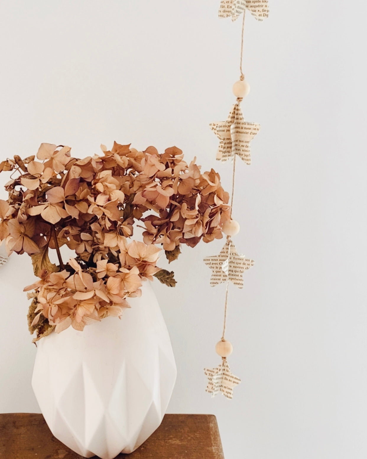 Guirlande d’étoiles en page de vieux livres