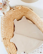 gigoteuse personnalisable avec des animaux de la savane (lion, éléphant, girafe). Réalisée en popeline de coton et double gaze de coton, cette gigoteuse pourra être utilisable dès la naissance, et elle est disponible en version été, mi saison et hiver. Cette turbulette fait main est personnalisable par broderie à la main ou flex thermocollant.
Création originale : Ninona fait main en france